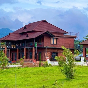 The Misty Valley near Rayne Forest Kotagiri offers foggy landscapes perfect for peaceful romantic getaways