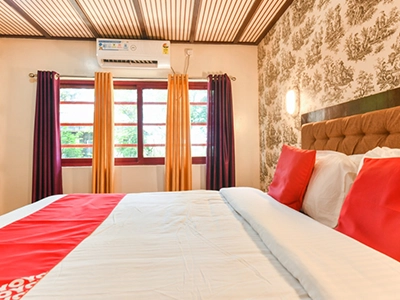 Relax in a cozy bedroom on an Indiavacationz Kerala boathouse and enjoy a peaceful backwater night stay