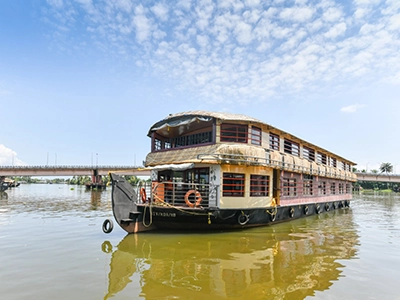 Experience a relaxing Kerala boathouse stay with Indiavacationz surrounded by calm backwaters and nature views