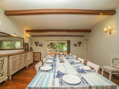 Enjoy a warm, inviting villa with stylish area linking cozy living and dining spaces there at Kotagiri, Rayne