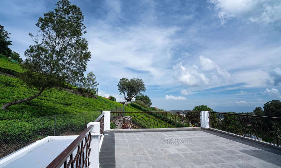 Wake up to a pleasant green view and enjoy calm moments surrounded by fresh air and soft hills in Kotagiri.