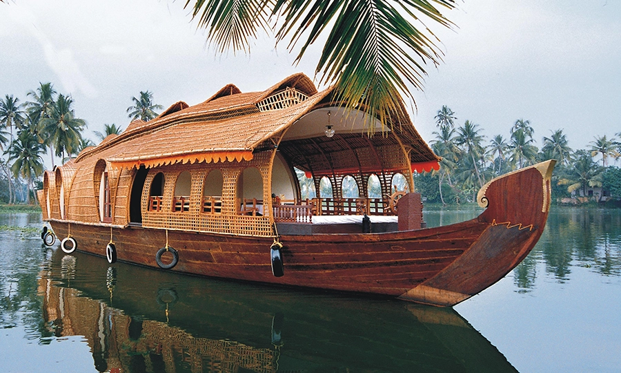 Enjoy Alleppey backwater cruise on Indiavacationz houseboat with serene views and relaxing experience