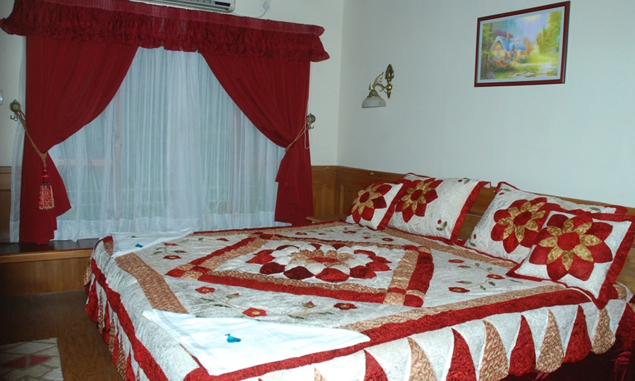 Book a Kerala houseboat night stay with Indiavacationz for a serene backwater cruise and unique experience