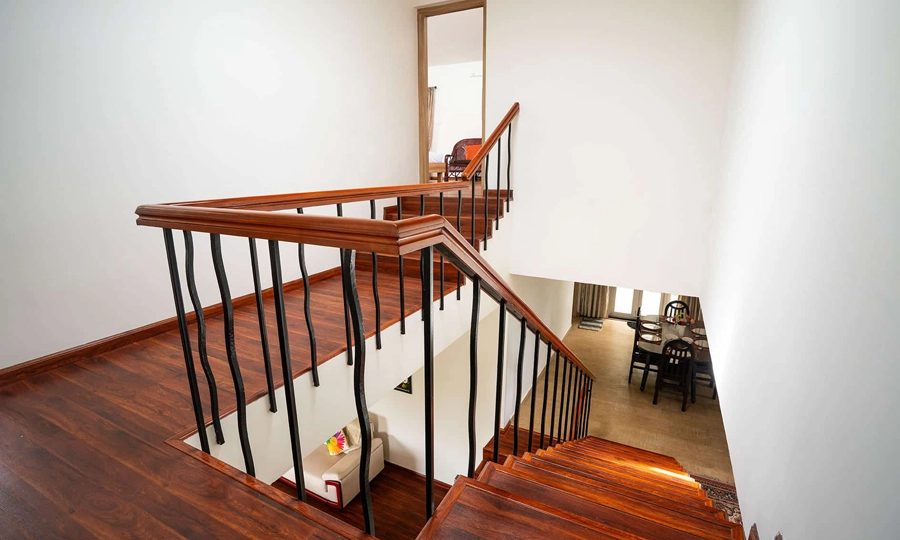 Enjoy a warm, inviting villa with stylish stairs linking cozy living and dining spaces there at Kotagiri.