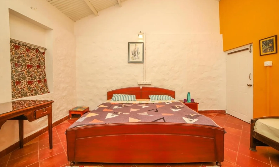 Stay in a heritage stone villa with a luxury bedroom and hill views at Rico Retreat in Kotagiri
