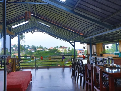 Stay in spacious luxury villas in Coonoor with elegant interiors and a private dining hall for families