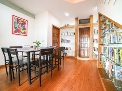 Relax in the spacious and elegant hall at Chalet Mon Ami Kotagiri, ideal for family and group stays.