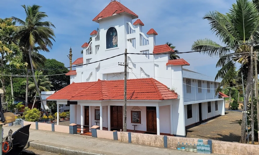 Experience Tamil Nadu with Indiavacationz through scenic landscapes, heritage temples, and coastal beauty