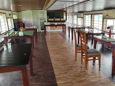 Dine in a peaceful Alleppey houseboat setting with scenic backwater views and a cozy dining atmosphere