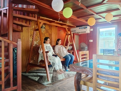 Enjoy premium luxury houseboat cruises in Alleppey Kerala with scenic views, comfort, and backwater charm
