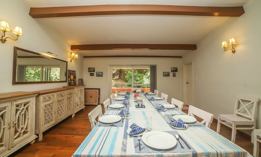 Enjoy a warm, inviting villa with stylish area linking cozy living and dining spaces there at Kotagiri, Rayne
